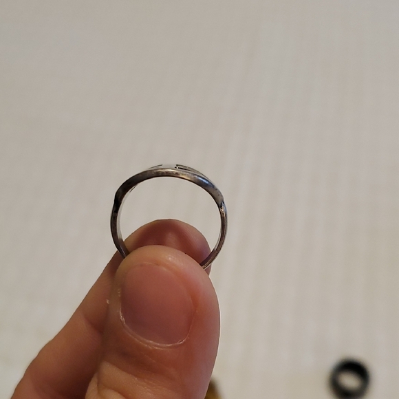 Chic Silver Peace Sign Ring - Picture 5 of 8